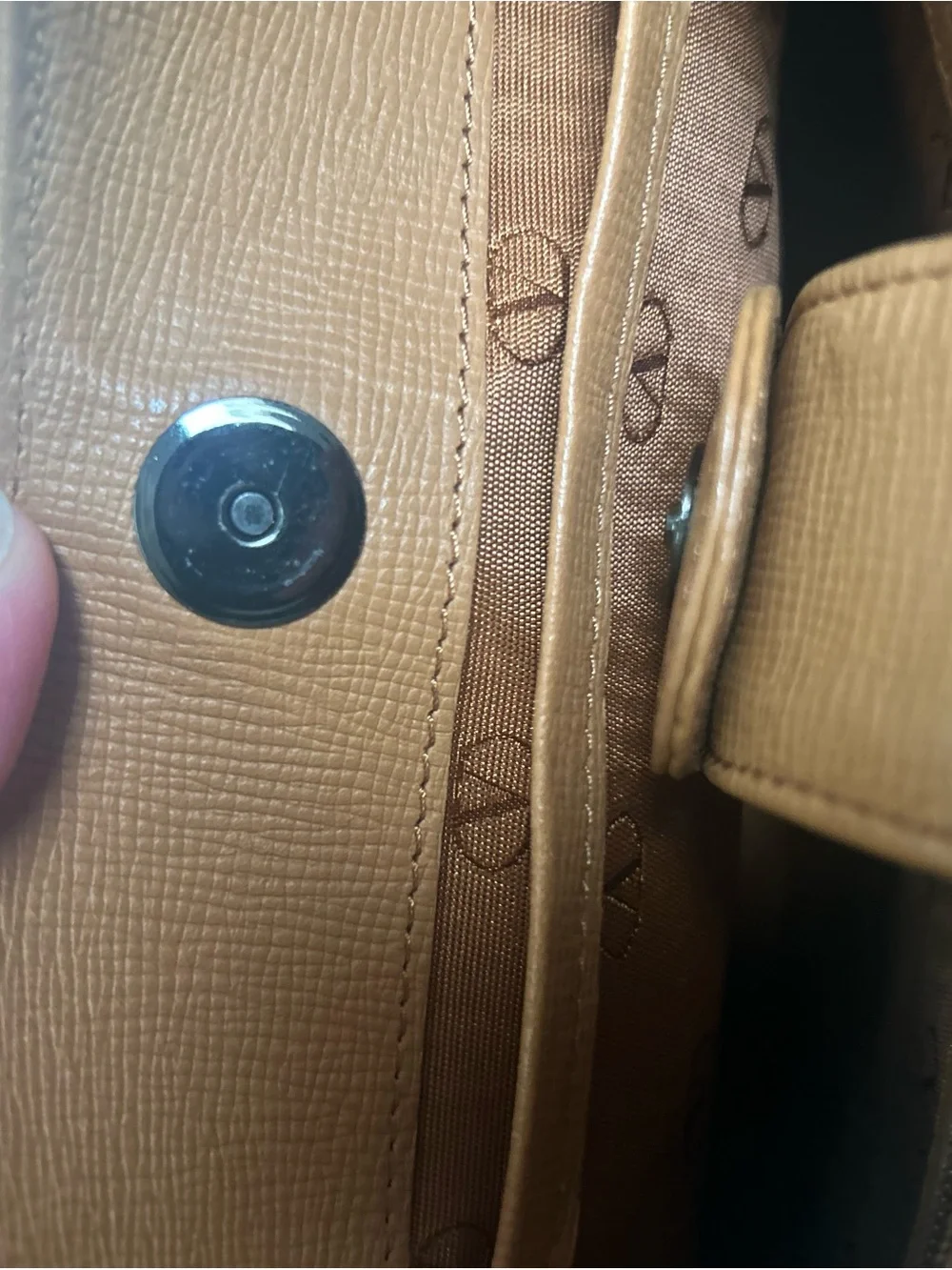 Authentic Vintage Valentino Garavani Tan Leather Hobo-Style Bag
